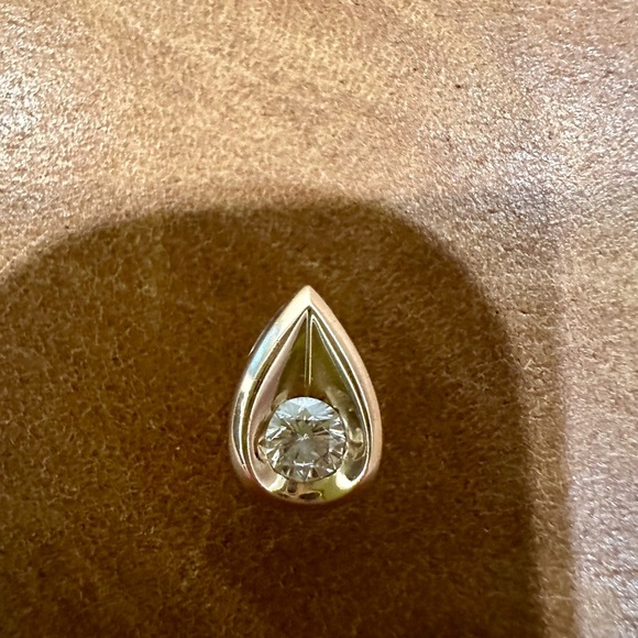 14k gold 1ct. Diamond teardrop pendant - Picture 2 of 6